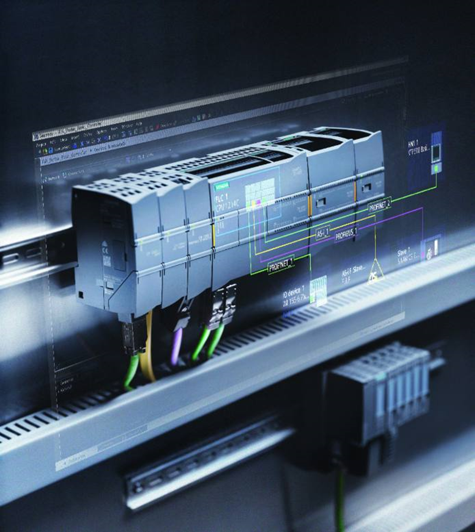 Controlador PLC en tablero de máquina